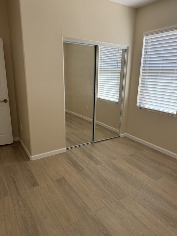 Building Photo - 9233 E Neville Ave