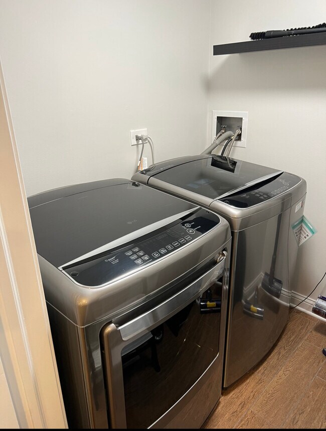 Building Photo - 3825 Brett Ln