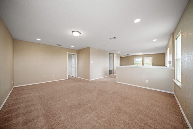 Building Photo - 4 Bedroom/2.5 Bath Mustang Valley Subdivision