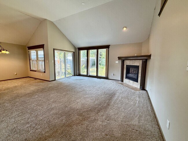 Building Photo - 1303 Cottonwood Ave