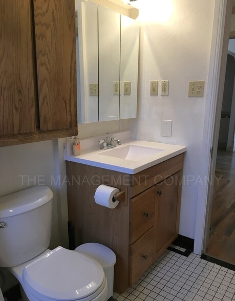 Building Photo - 576 Addison Ave W