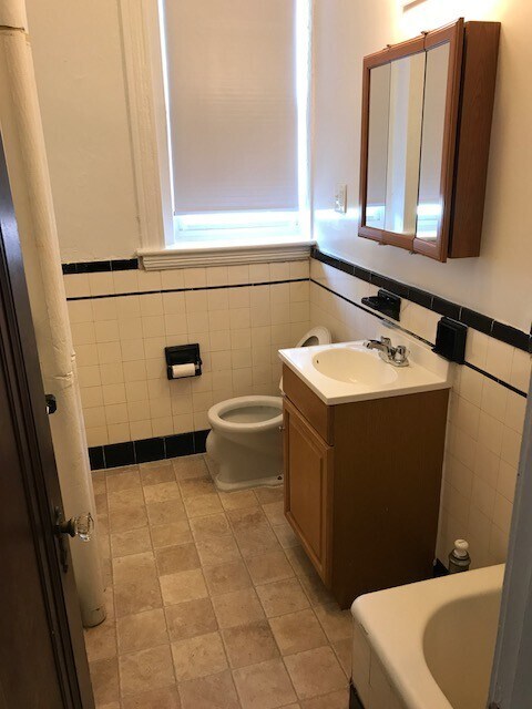 Building Photo - 2009 Commonwealth Ave