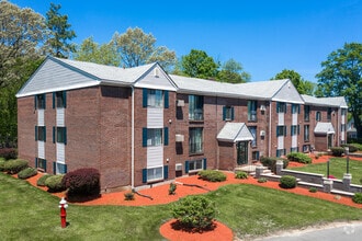 Building Photo - Pine Brook