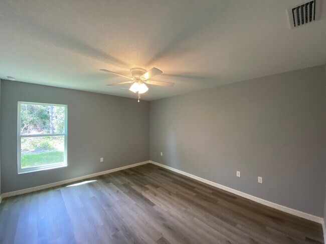 Building Photo - Desirable SW Ocala Neighborhood 3/2/2 **WON'T LAST**