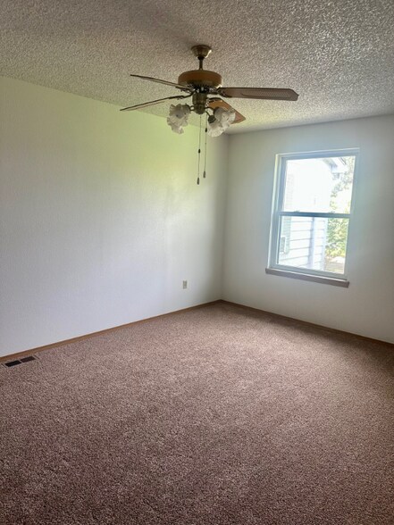 Building Photo - 1362 Firefly Cir