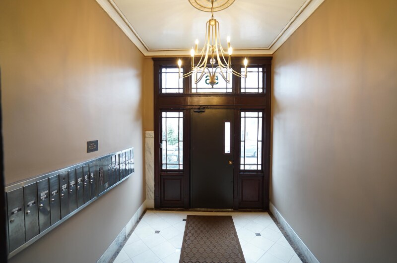 Building Photo - 56 Gardner St