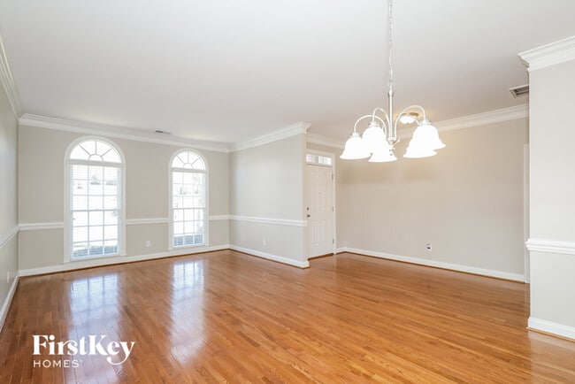 Building Photo - 1402 Holly Ridge Dr