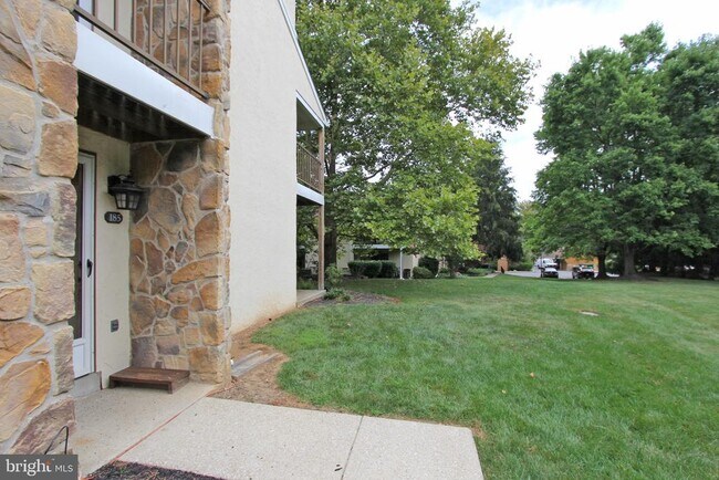 Building Photo - 185 Valley Stream Cir