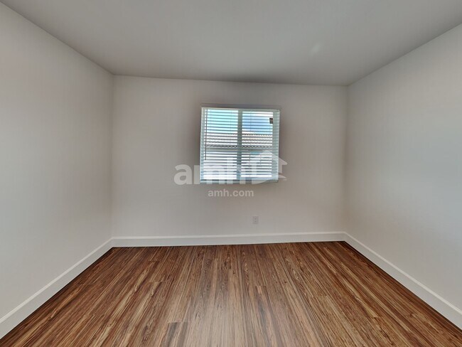 Building Photo - 10144 W Oleta Ave