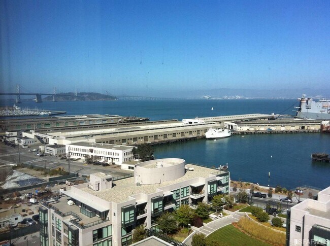 Building Photo - 420 Mission Bay Boulevard North