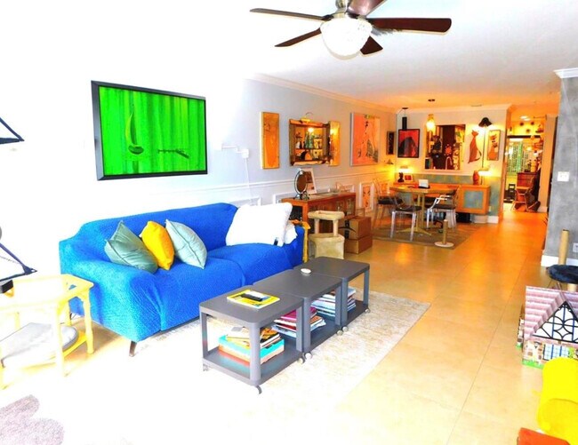 Building Photo - 797 S Riverside Dr