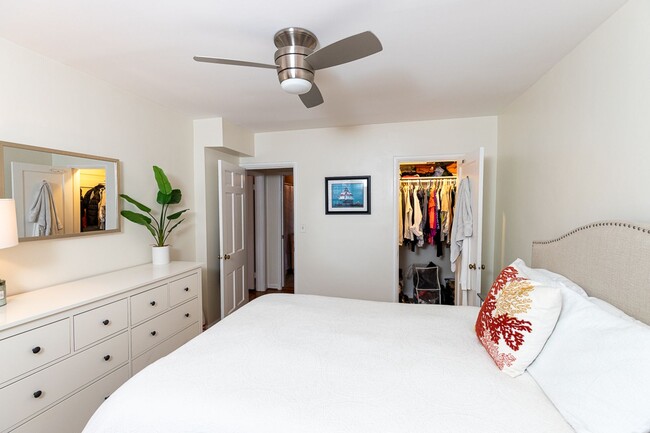 Building Photo - Beautiful Lofted Two Bed, One bath Condo |...