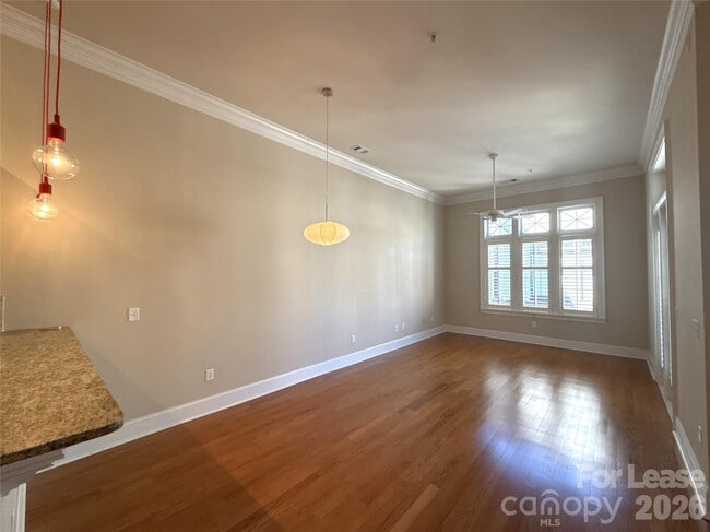 Building Photo - 2810 Selwyn Ave