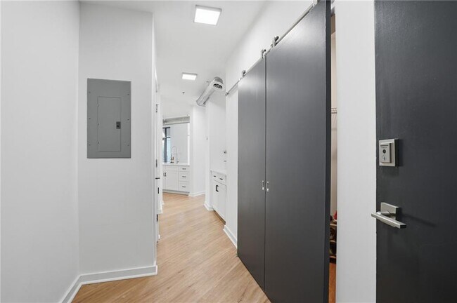 Building Photo - 260 18th St NW