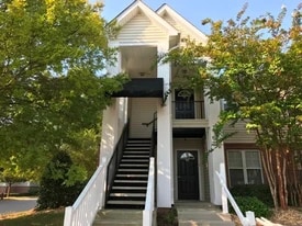 Building Photo - 2400 Huntscroft Ln
