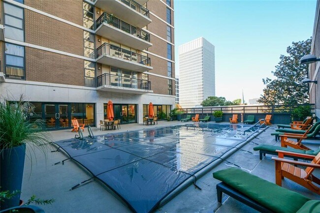 Building Photo - 620 Peachtree St NE