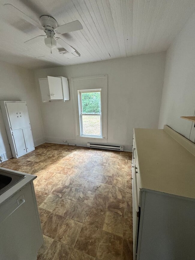 Building Photo - 2 or 3/1 in Grover, NC really located in E...