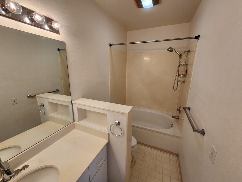 Building Photo - 91-1039 Puaniu St