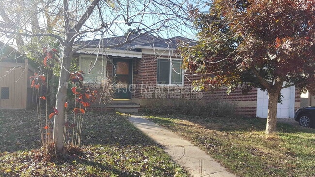 Building Photo - 1215 S Jackson St