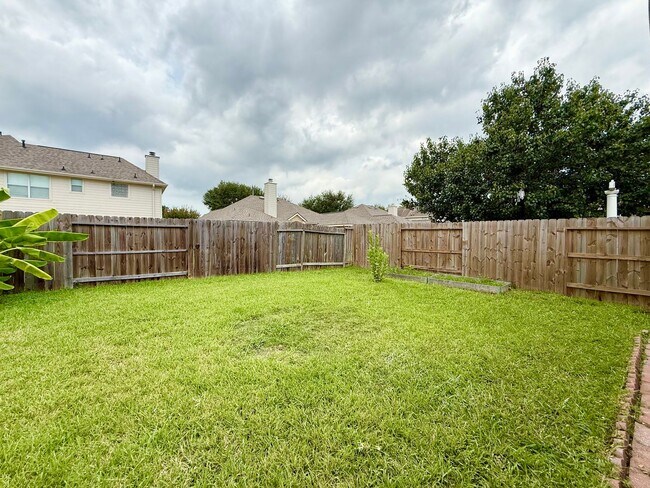 Building Photo - Gorgeous One Story Home in Sugar Land, TX