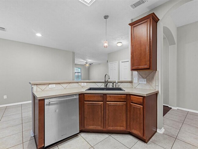 Building Photo - 23301 Tuttle Ct