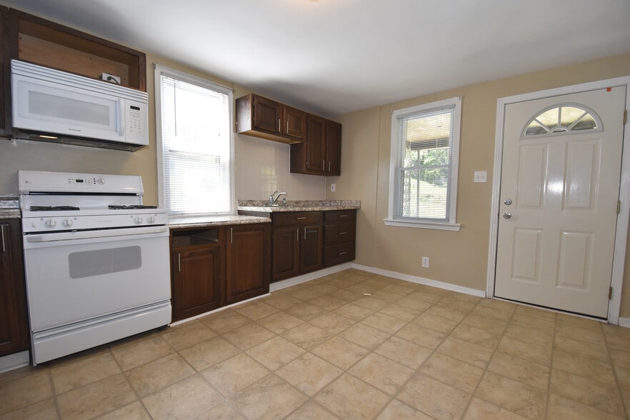 Building Photo - 1021 Joseph St