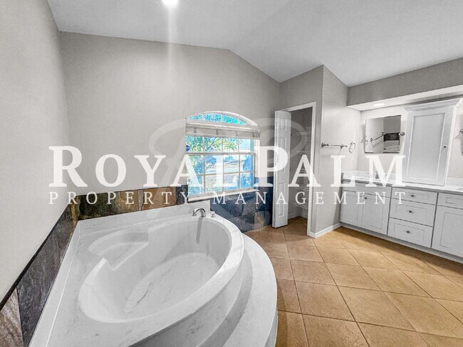 Building Photo - 326 SW 29th St