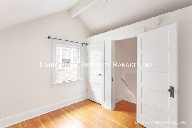 Building Photo - 2735 SE 25th Ave