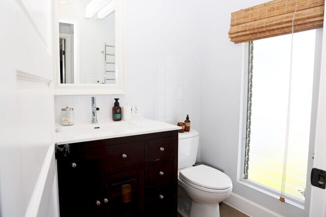 Building Photo - Lido Isle Rental