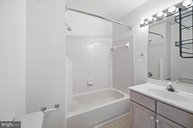 Building Photo - 6030 Kelsey Ct