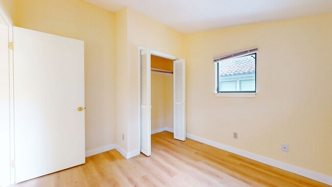 Building Photo - 2 Bedroom Condo Close to UC Berkeley!