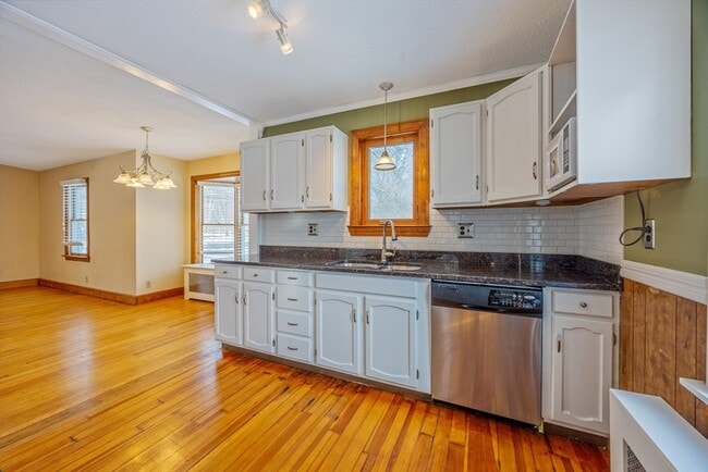 Building Photo - 27 Lathrop St