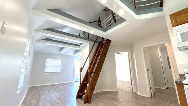 Building Photo - 215 N Wild Olive Ave