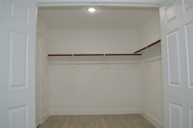 Building Photo - 214 Basswood Dr