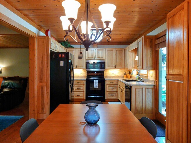 Building Photo - 386 Arbor Dr