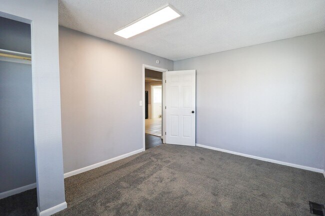 Building Photo - AVAILABLE NOW | VOUCHERS WELCOMED | 4 Bed | 2 Bath | West Tulsa