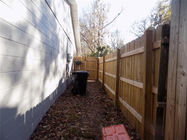 Building Photo - 6124 SW 10th Pl