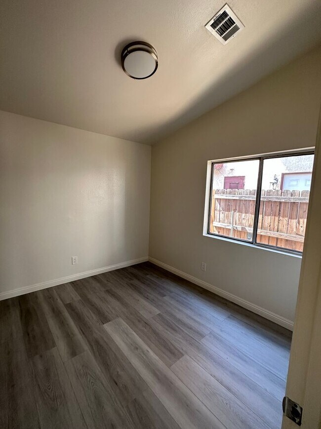 Building Photo - NEW REMODELED 2 Bd/ 1 Ba Home