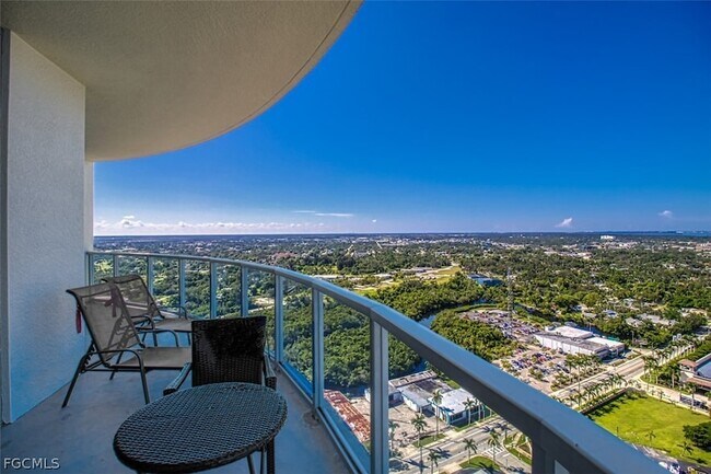 Building Photo - 3000 Oasis Grand Blvd