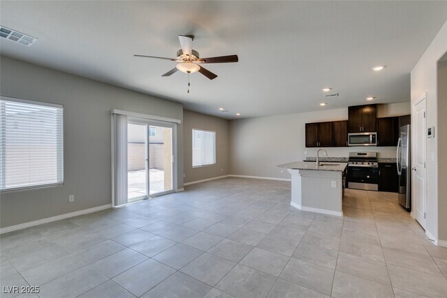 Building Photo - 945 Willow Berry Ave