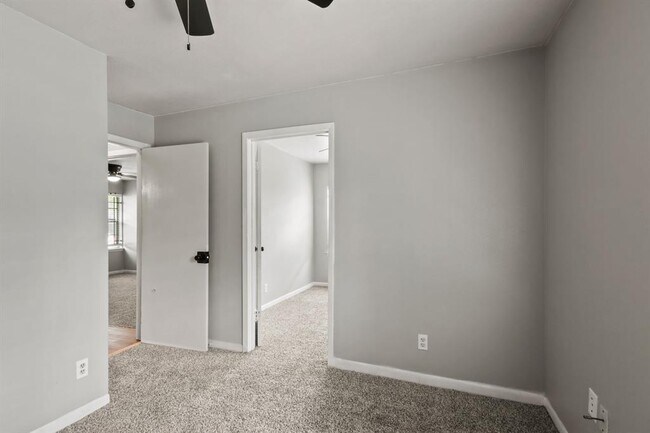 Building Photo - 7306 Parker Rd
