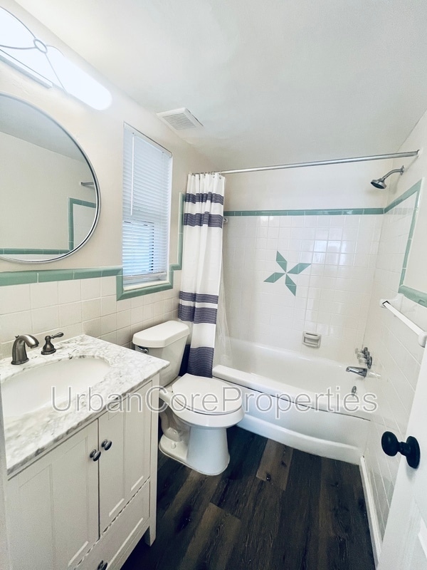 Building Photo - 105 7th Ave N