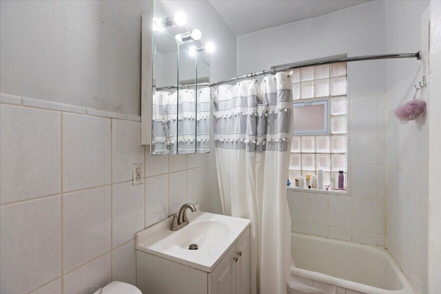 Building Photo - 442 W Arlington Pl