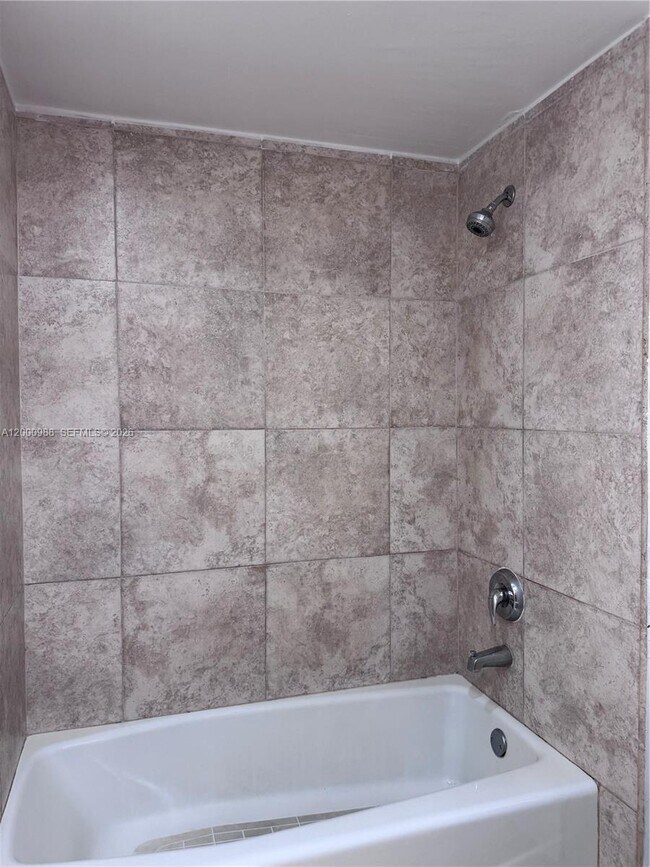 Building Photo - 401 NE 69th St