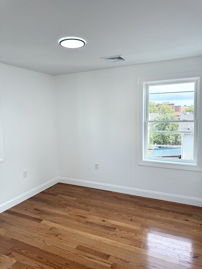 Building Photo - 47 Rill St