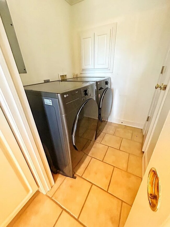 Building Photo - 951 Frontage Rd