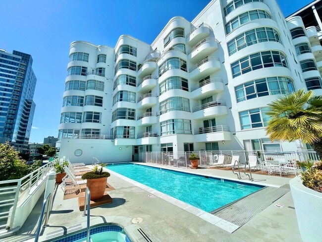 Building Photo - Panoramic City View 2Br/2BA Waterfront SF ...