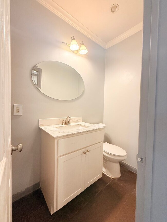 Building Photo - 941-941 Bayonne St