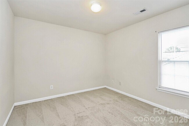 Building Photo - 10741 Mountain Springs Dr