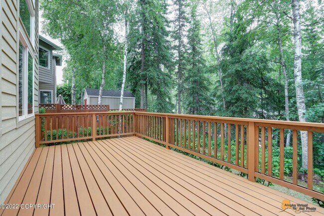 Building Photo - Stunning home conviently located by Eagle ...